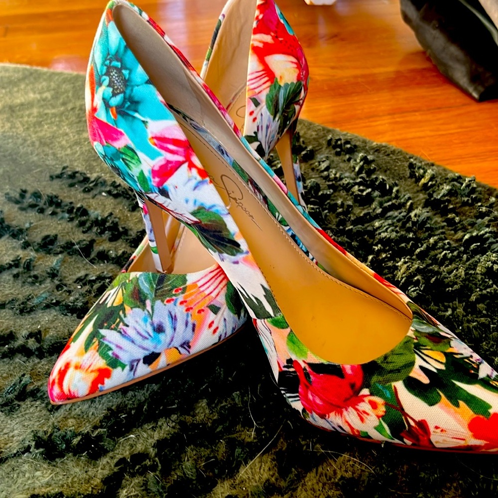 Get ready for spring! Floral 4” high heels by Jessica Simpson